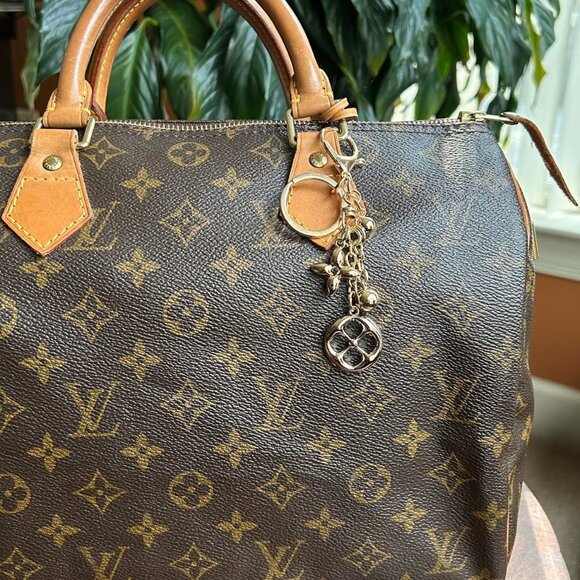 GOLD CLOVER Bag Charm Gold Tone ☸ - Picture 3 of 8